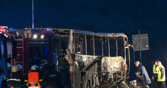46 osób zginęło w wypadku autokaru do którego doszło w nocy z poniedziałku na wtorek na autostradzie Struma w południowo-zachodniej Bułgarii. 
Wśród ofiar jest 12 dzieci. Siedem osób przewieziono do szpitala w Sofii. "To najpoważniejszy i najbardziej tragiczny w skutkach wypadek drogowy w naszym kraju"- powiedział premier Stefan Janew.