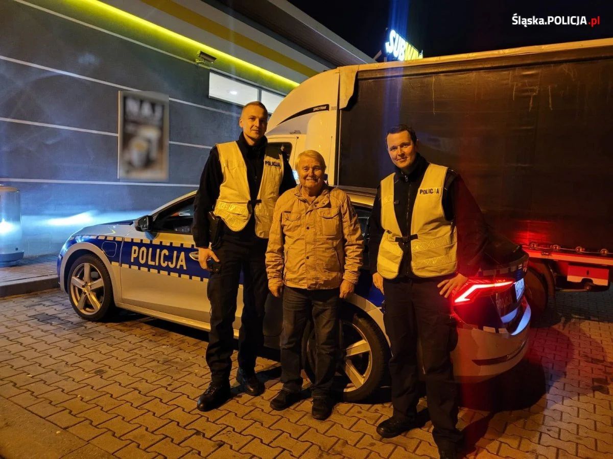 Zaginął i był poszukiwany w Niemczech, a odnaleziono go w Polsce. 70-letni obywatel Niemiec dojechał aż do Gliwic. Tam zajęli się nim policjanci i razem z nim czekali na przyjazd jego rodziny.