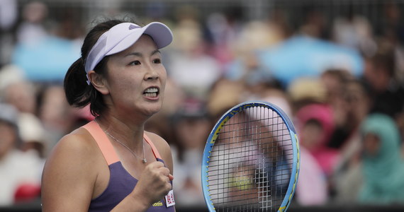 Chińskie MSZ zabrało głos w sprawie tenisistki Peng Shuai, która oskarżyła byłego wicepremiera o molestowanie i zniknęła z przestrzeni publicznej. Rzecznik resortu Zhao Lijian oświadczył, że sprawa jest "złośliwie rozdmuchiwana".