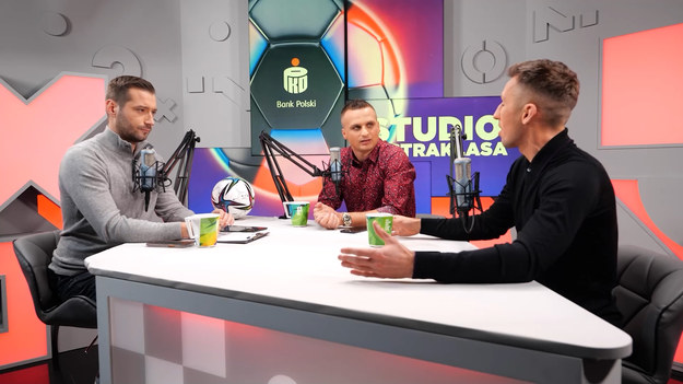 W 15. odcinku programu "Studio Ekstraklasa" gośćmi Sebastiana Staszewskiego byli Radosław Majewski i Sławomir Peszko. Ekspert sędziowski Łukasz Rogowski za pośrednictwem wideorozmowy wspominał o kontrowersjach, które były w ostatniej kolejce. 

W każdym odcinku eksperci podsumowują najciekawsze wydarzenia kolejki PKO Bank Polski Ekstraklasy. Oglądaj w poniedziałki o 20:00 NA ŻYWO w Interii! Partnerem projektu jest PKO Bank Polski.