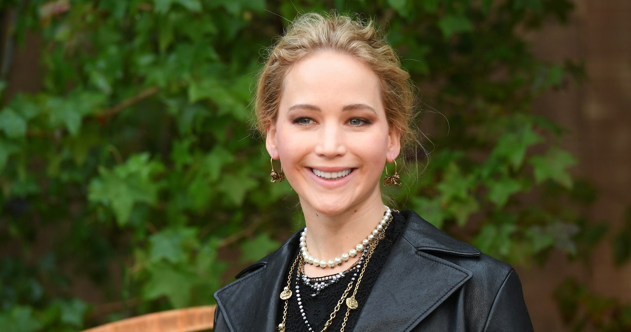 Jennifer Lawrence zobaczymy niedługo w filmie "Nie patrz w górę" Adama McKaya. Na ekranie partneruje jej Leonardo DiCaprio, który - jak się okazało - zarobił za swój występ o 5 milionów dolarów więcej od niej. Aktorka nie czuje się jednak z tego powodu poszkodowana. Dlaczego?