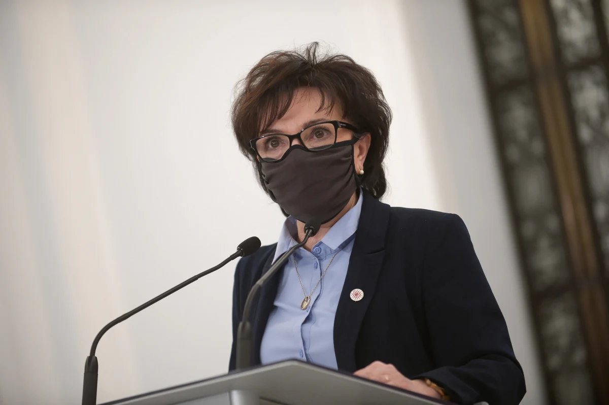 Propozycja Elżbiety Witek, żeby skoro rządu nie stać na podjęcie koniecznych decyzji, ustalić ich kształt z opozycją, jest nie tylko potwierdzeniem, że chodzi o rząd mniejszościowy. Treść pomysłu wyraźnie świadczy też o tym, że pani marszałek tak daleko odeszła od podstaw parlamentaryzmu, że nie wie już, jaka jest rola Sejmu, którym kieruje.