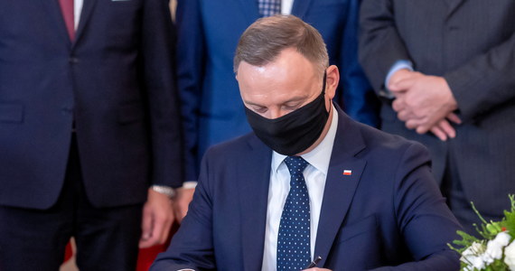 Prezydent Andrzej Duda podpisał w Poznaniu ustawę o wprowadzającą nowe święto państwowe - Narodowy Dzień Zwycięskiego Powstania Wielkopolskiego. Będzie on obchodzony 27 grudnia i nie będzie dniem wolnym od pracy. 