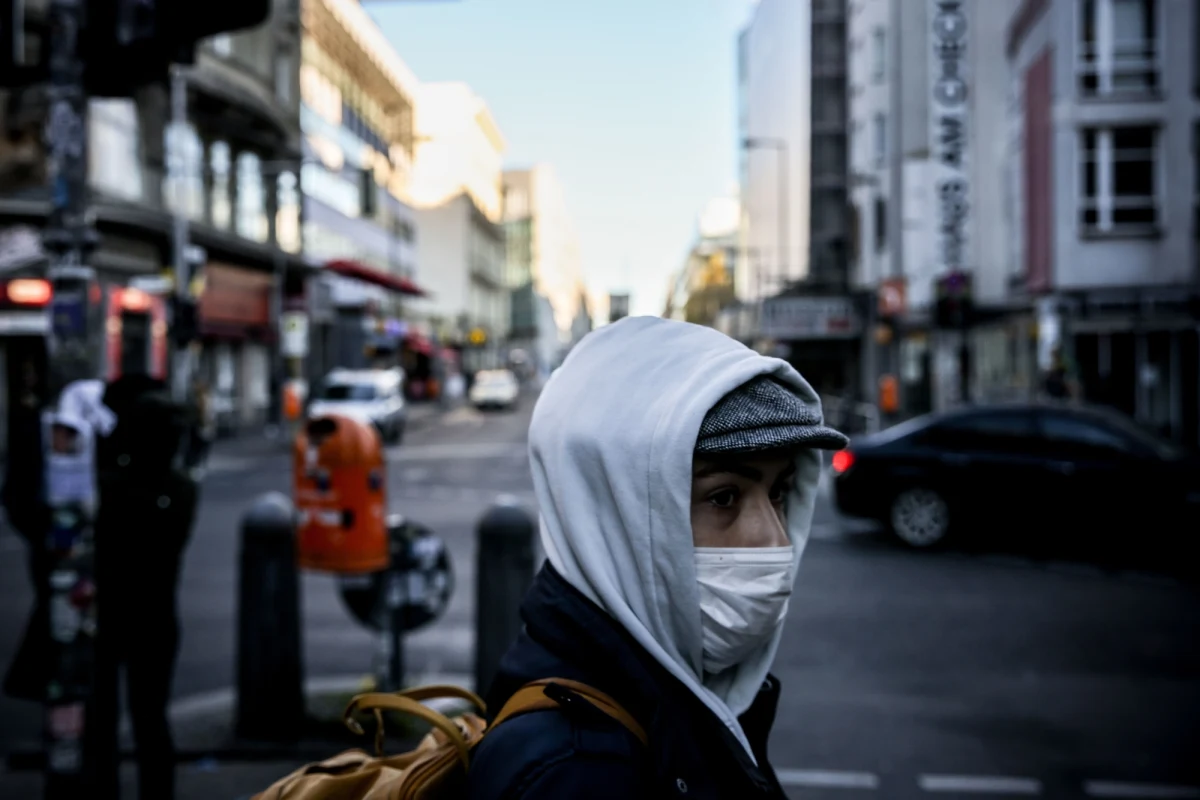 Lekarze z berlińskiej kasy chorych uważają, że osoby niezaszczepione Chore na Covid-19 powinny partycypować w kosztach leczenia szpitalnego. Domagają się też ogólnokrajowego lockdownu dla osób, które się nie szczepiły - podaje we wtorek portal Business Insider Deutschland.