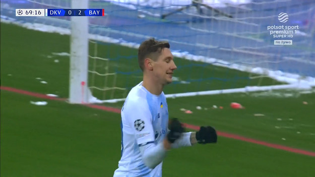  Liga Mistrzów UEFA • Grupa E

Bayern Monachium pokonał w gościnie Dynamo Kijów 2-1 i zapewnił sobie pierwsze miejsce w grupie E. Wynik spotkania fantastycznym strzałem z przewrotki otworzył Robert Lewandowski. Tomasz Kędziora w ekipie pokonanych spędził na murawie 77 minut.

W załączonym materiale wideo bramka z 70. minuty meczu, na listę strzelców wpisał się Denis Harmasz
