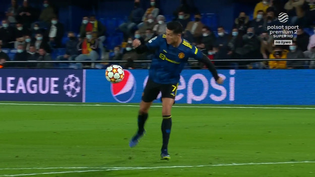  Liga Mistrzów  • Grupa F

Cristiano Ronaldo wykorzystał katastrofalny błąd gospodarzy przy wyprowadzeniu piłki i z zimną krwią przelobował bramkarza.
 
Villarreal CF - Manchester United 0-1

77. Ronaldo

