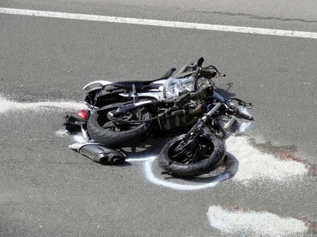 Czołowo zderzyła się z dwoma motocyklami, w wypadku zginęły 3 osoby. Jest akt oskarżenia