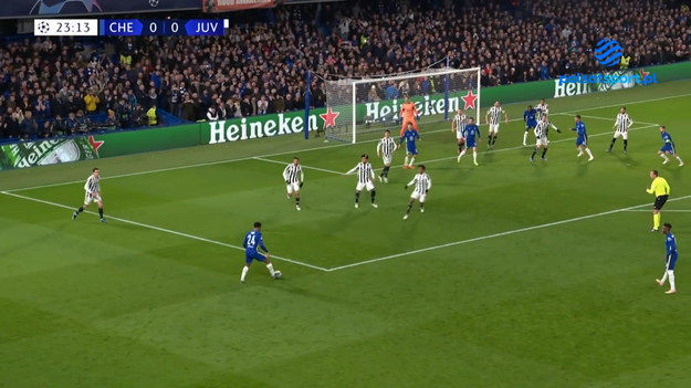 W pojedynku 5. kolejki Ligi Mistrzów, który rozegrany został 23 listopada, drużyna Chelsea FC wysoko wygrała z Juventusem Turyn 4-0 (1-0). Spotkanie odbyło się na Stamford Bridge w Londynie.

