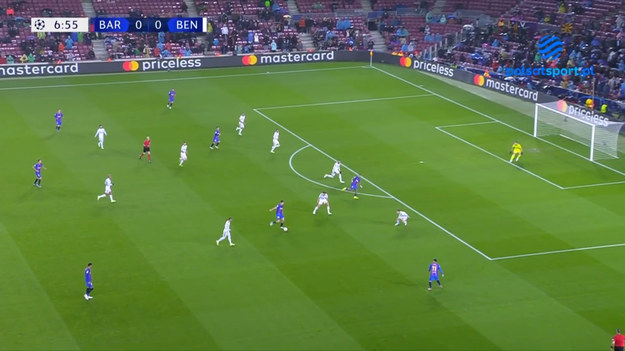 W starciu 5. kolejki Ligi Mistrzów, które rozegrane zostało 23 listopada, zespół Barcelony zremisował z Benficą Lizbona 0-0. Mecz odbył się na Camp Nou.

Kartki:   49. Piqué (BAR) – 36. Grimaldo (BNF), 49. Mário (BNF), 90+2. Vlachodimos (BNF), 90+5. Taarabt (BNF)
 
Posiadanie piłki: 61 % : 39 %.
Strzały na bramkę: 3:2. Strzały niecelne: 6:2. Rzuty rożne: 6:3. Spalone: 8:3. Faule: 13:14.

