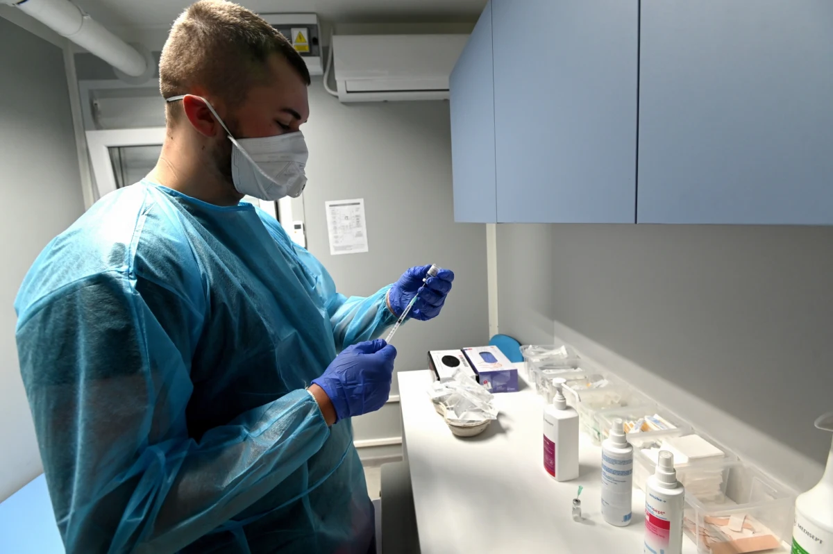 28 380 nowych zakażeń koronawirusem potwierdzono w Polsce ostatniej doby - poinformowało Ministerstwo Zdrowia. To najwyższa liczba nowych infekcji w IV fali epidemii. Zmarło 460 chorych na Covid-19. Bilans pandemii w Polsce to 3 406 129 zakażonych. Nie żyje 81 688 spośród nich.