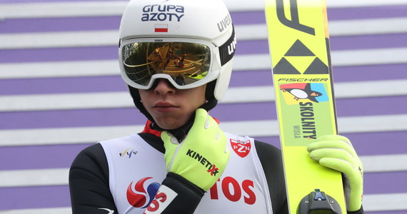 Aleksander Zniszczoł został powołany do reprezentacji na zawody Pucharu Świata w skokach narciarskich w Ruce - poinformował na Twitterze Polski Związek Narciarski. Zastąpi Klemensa Murańkę, który jest zakażony koronawirusem.