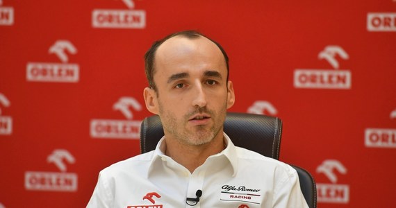 Robert Kubica w przyszłym roku nadal będzie kierowcą rezerwowym Alfy Romeo, a Orlen pozostanie sponsorem tytularnym tego zespołu Formuły 1 - poinformował szef polskiego koncernu paliwowego Daniel Obajtek. Z marką Orlen polski kierowca współpracuje od 2019 roku. Najpierw startował w F1 w barwach teamu Williams, choć bez sukcesów, później przeniósł się do Alfy Romeo jako kierowca testowy i rezerwowy.