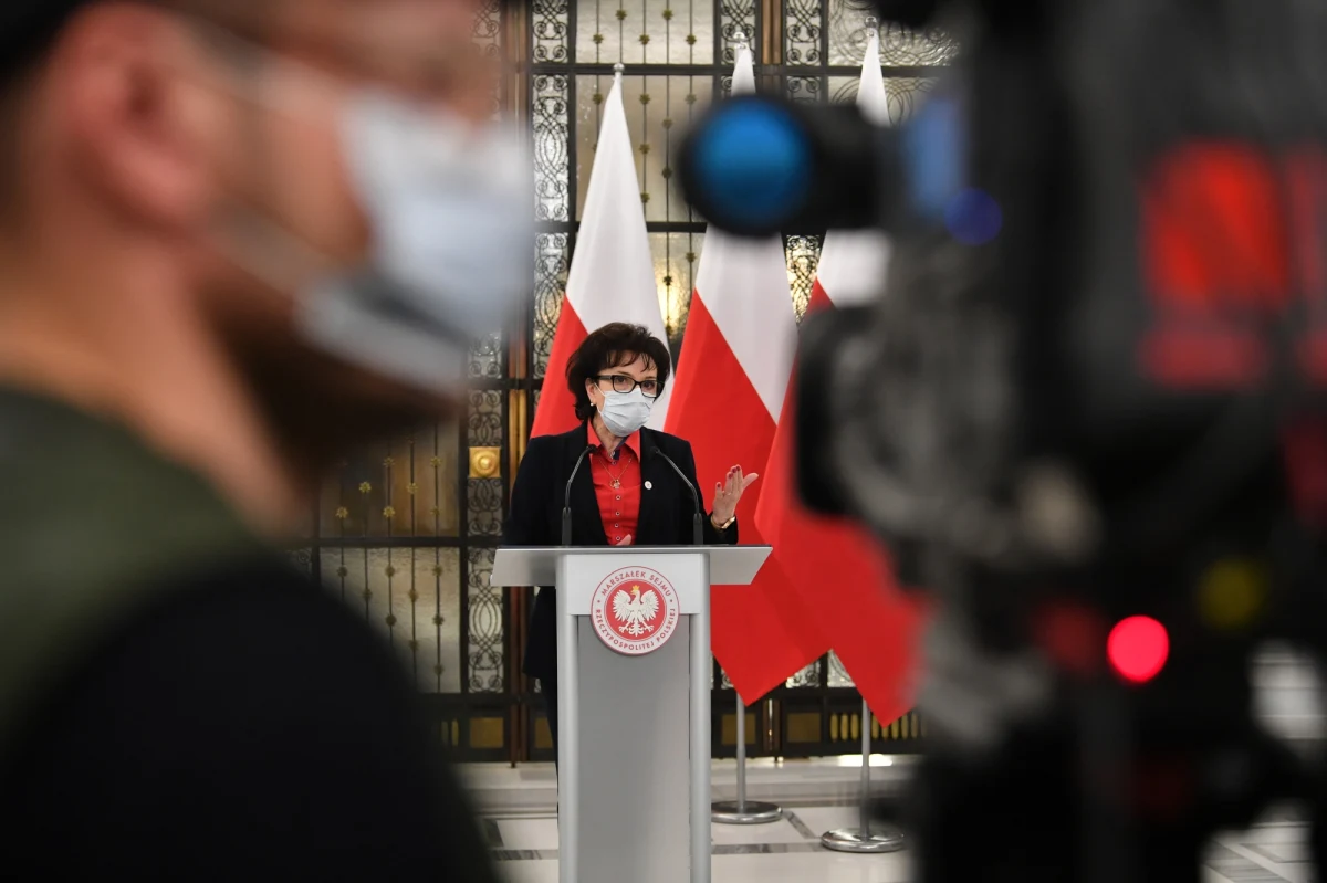 Bez żadnego efektu zakończyło się spotkanie marszałek Sejmu Elżbiety Witek z liderami klubów i kół parlamentarnych. Politycy próbowali wypracować wspólne stanowisko w sprawie projektu o weryfikacji szczepień przeciw Covid-19 przez pracodawców.