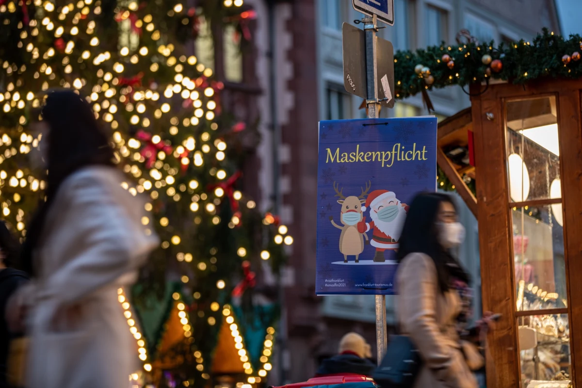 To bezprecedensowa sytuacja kryzysowa - tak o rosnącej liczbie zakażeń koronawirusem mówi kanclerz Niemiec Angela Merkel. Formująca się nowa koalicja rządowa zapowiada utworzenie zespołu kryzysowego. Obecny minister zdrowia nie wyklucza natomiast kolejnego ogólnokrajowego lockdownu.