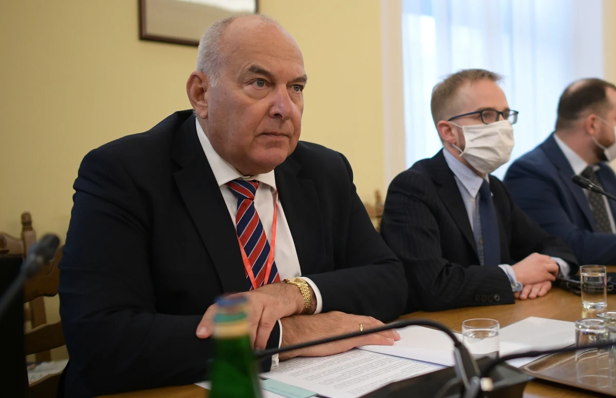 Tarcza antyinflacyjna będzie ogłoszona w tym tygodniu, a spodziewam się, że nawet i jutro - powiedział w środę w Sejmie minister finansów Tadeusz Kościński. Dodał, że rozwiązania, które mają pomóc najbiedniejszym w społeczeństwie będą obowiązywać przez pewien okres.