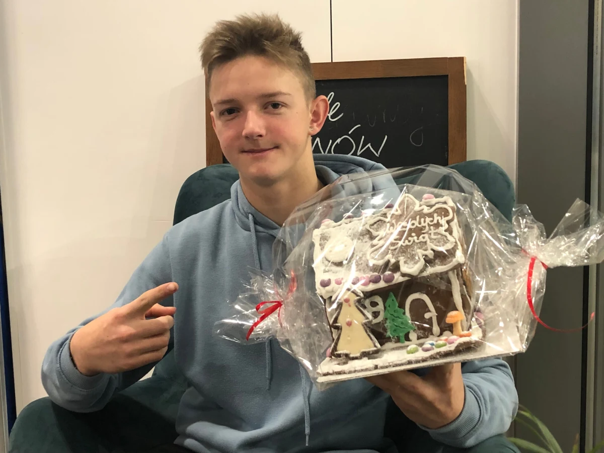 Kacper Garnczarek – 18-letni gimnastyk z Katowic - dostał się na studia w USA. Dokładnie na uniwersytet w Pensylwanii. Wybór padł właśnie na tę uczelnie, bo jej sekcja gimnastyczna jest jedną z najlepszych na świecie. Utalentowany sportowiec miałby okazję pracy z najlepszymi. By wyjechać, 18-latek musi zebrać 48 tys. dolarów. 