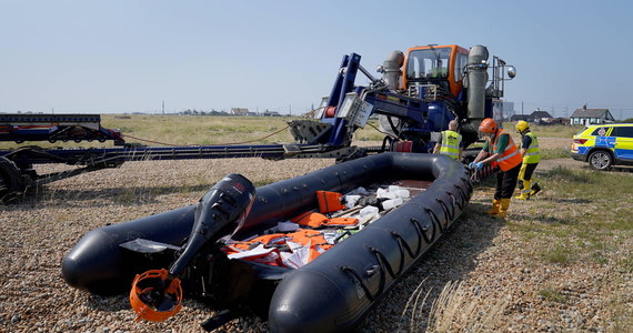 31 migrantów zginęło w wyniku zatonięcia łodzi w kanale La Manche, niedaleko Calais. Wśród ofiar jest 5 kobiet oraz mała dziewczynka.