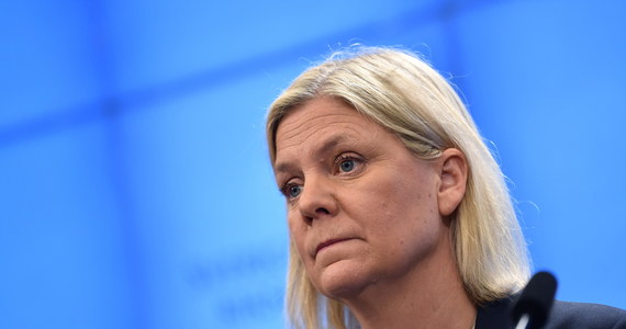 Zaakceptowana rano na premiera przez parlament Magdalena Andersson (Partia Robotnicza - Socjaldemokraci) wieczorem ogłosiła, że ustępuje ze stanowiska. Powodem decyzji jest przegłosowanie przez prawicową opozycję własnego budżetu, co z kolei spowodowało wyjście z rządu Zielonych. "Zgodnie z praktyką rząd koalicyjny powinien ustąpić, jeśli jedna z partii decyduje się na odejście" - poinformowała na zwołanej konferencji prasowej Andersson.