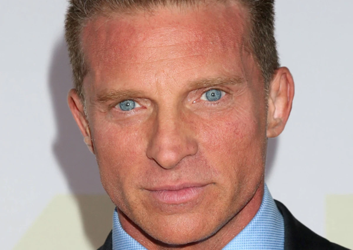 Steve Burton został zwolniony z serialu „Szpital miejski”. Powodem było to, że odmówił zaszczepienia się przeciwko Covid-19. Sam serial emitowany jest w telewizji od 1963 roku i trafił do Księgi Rekordów Guinnessa jako najdłużej emitowana opera mydlana w historii amerykańskiej telewizji. Burton wcielał się w nim rolę Jasona Morgana od 1991 roku.