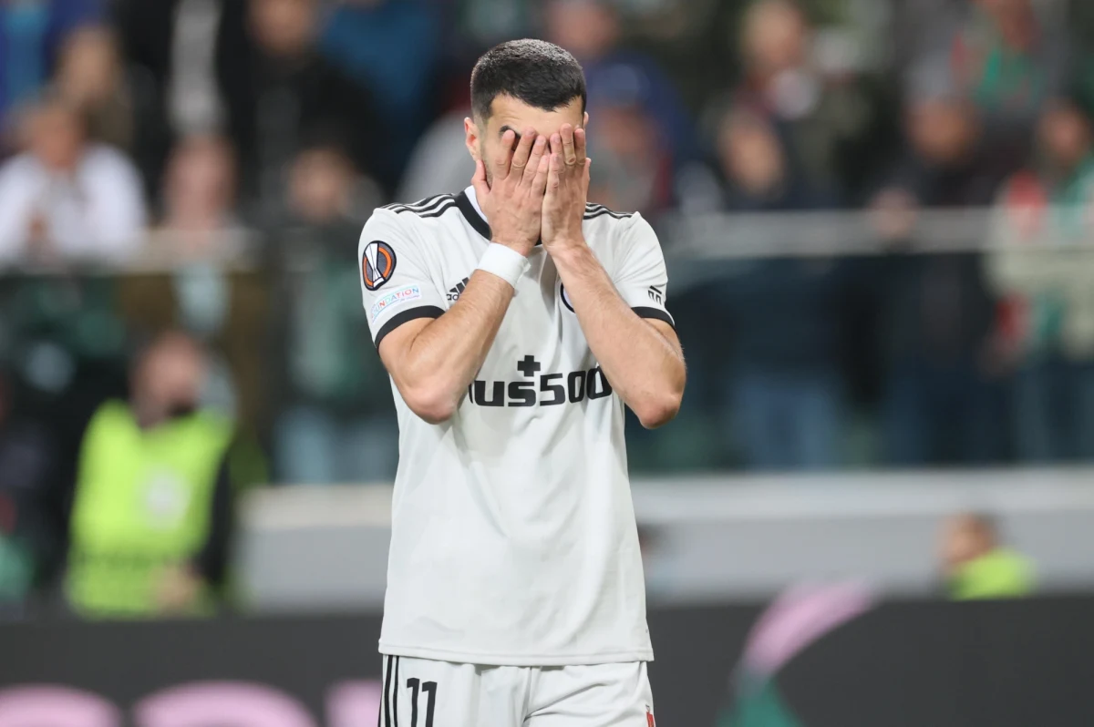 Prezentująca słabą formę Legia Warszawa w czwartek zagra na wyjeździe z także zawodzącym w ostatnich tygodniach zespołem Leicester City w 5. kolejce piłkarskiej Ligi Europy. Mistrzowie Polski wciąż są w grze o awans do fazy pucharowej.