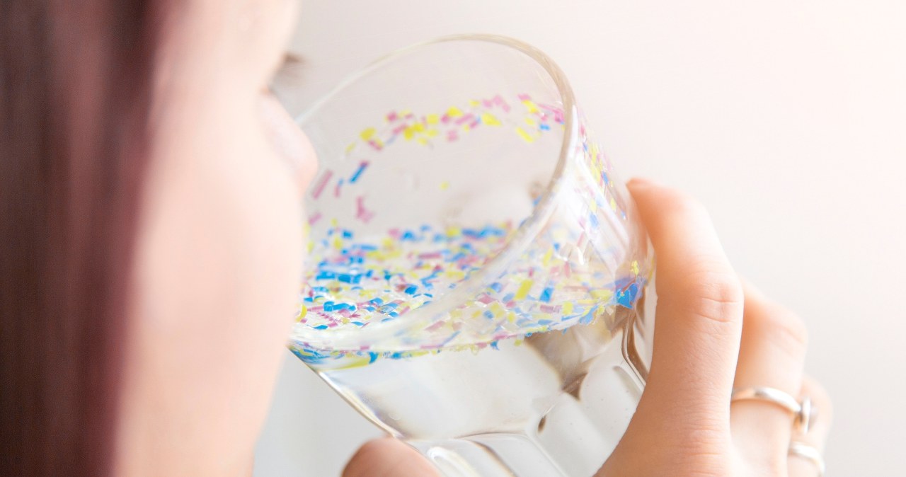 Mikroplastik może rozprzestrzeniać bakterie i antybiotykooporność