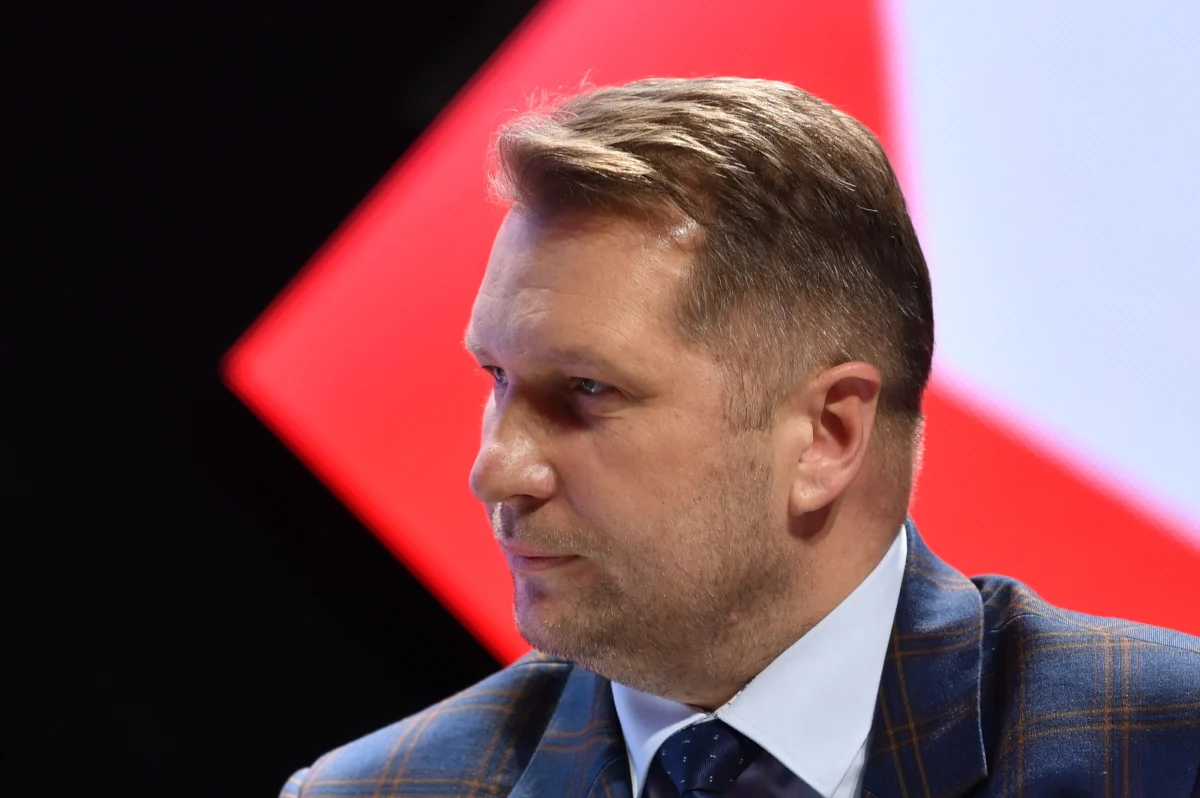 "Od dwóch już lat mamy odwrotną tendencję niż kilka lat temu. Większość absolwentów szkół podstawowych wybiera szkolnictwo zawodowe" – mówił w Gdańsku minister edukacji i nauki Przemysław Czarnek, gość zawodów SkillsPoland. "To bardzo dobrze, bo dzisiaj rynek potrzebuje znakomitych fachowców, a tego rodzaju inicjatywy jak WorldSkills rzeczywiście promują to, na czym nam zależy: umiejętności na najwyższym poziomie w rozmaitych zawodach i branżach" – dodał. 