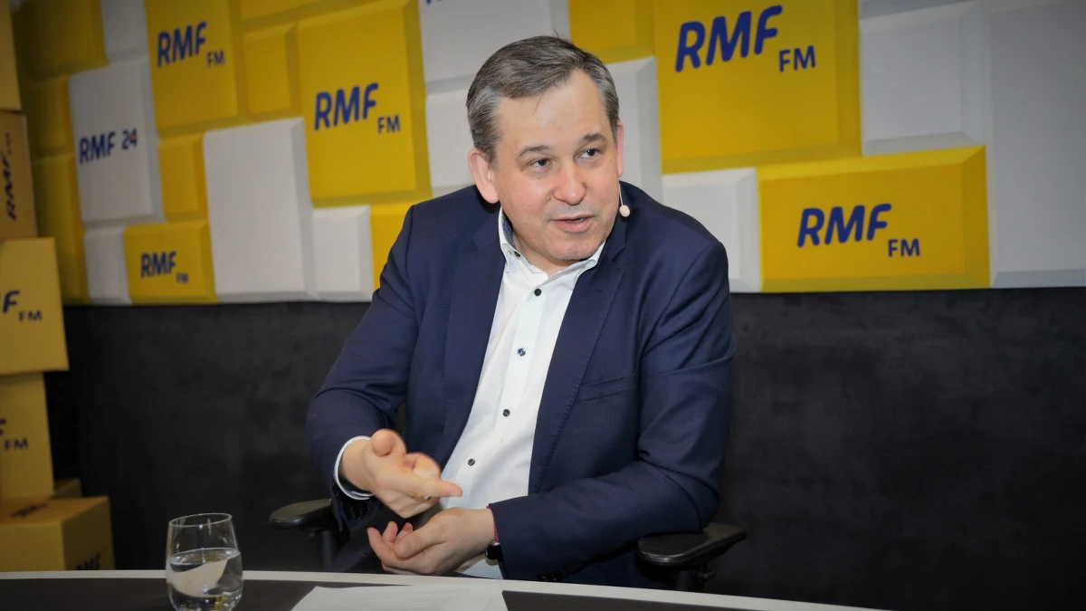 Będzie taniej? "Tylko przez trzy miesiące" – mówi dr Sławomir Dudek, główny ekonomista Forum Obywatelskiego Rozwoju, pytany o ogłoszoną dziś przez premiera tarczę antyinflacyjną. Gość Popołudniowej rozmowy w RMF FM podkreśla, że tarcza owa nie rozwiązuje problemu. "Rząd nie zajął się przyczynami inflacji, która mocno przyspieszyła do 7 proc., tylko przeciwdziała skutkom" – wyjaśnia rozmówca Piotra Salaka. To, co zaproponował rząd, Dudek nazywa "garścią leków przeciwbólowych, które za trzy miesiące przestaną działać". 