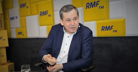 Będzie taniej? "Tylko przez trzy miesiące" – mówi dr Sławomir Dudek, główny ekonomista Forum Obywatelskiego Rozwoju, pytany o ogłoszoną dziś przez premiera tarczę antyinflacyjną. Gość Popołudniowej rozmowy w RMF FM podkreśla, że tarcza owa nie rozwiązuje problemu. "Rząd nie zajął się przyczynami inflacji, która mocno przyspieszyła do 7 proc., tylko przeciwdziała skutkom" – wyjaśnia rozmówca Piotra Salaka. To, co zaproponował rząd, Dudek nazywa "garścią leków przeciwbólowych, które za trzy miesiące przestaną działać". 