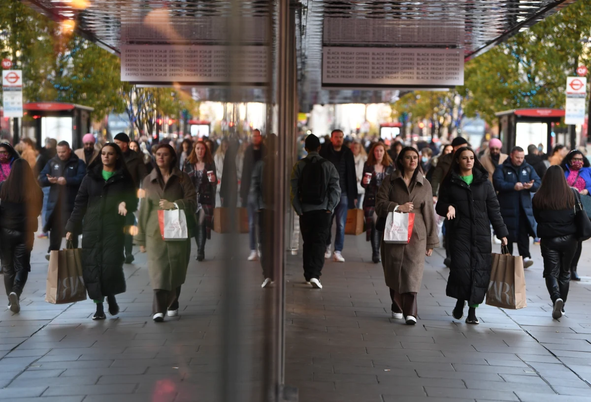 Zakupowa gorączka podczas Black Friday to okres wzmożonej aktywności oszustów - ostrzega Komisja Nadzoru Finansowego. KNF opublikował serię rad dla konsumentów, co zrobić, czy nie dać się oszukać. 