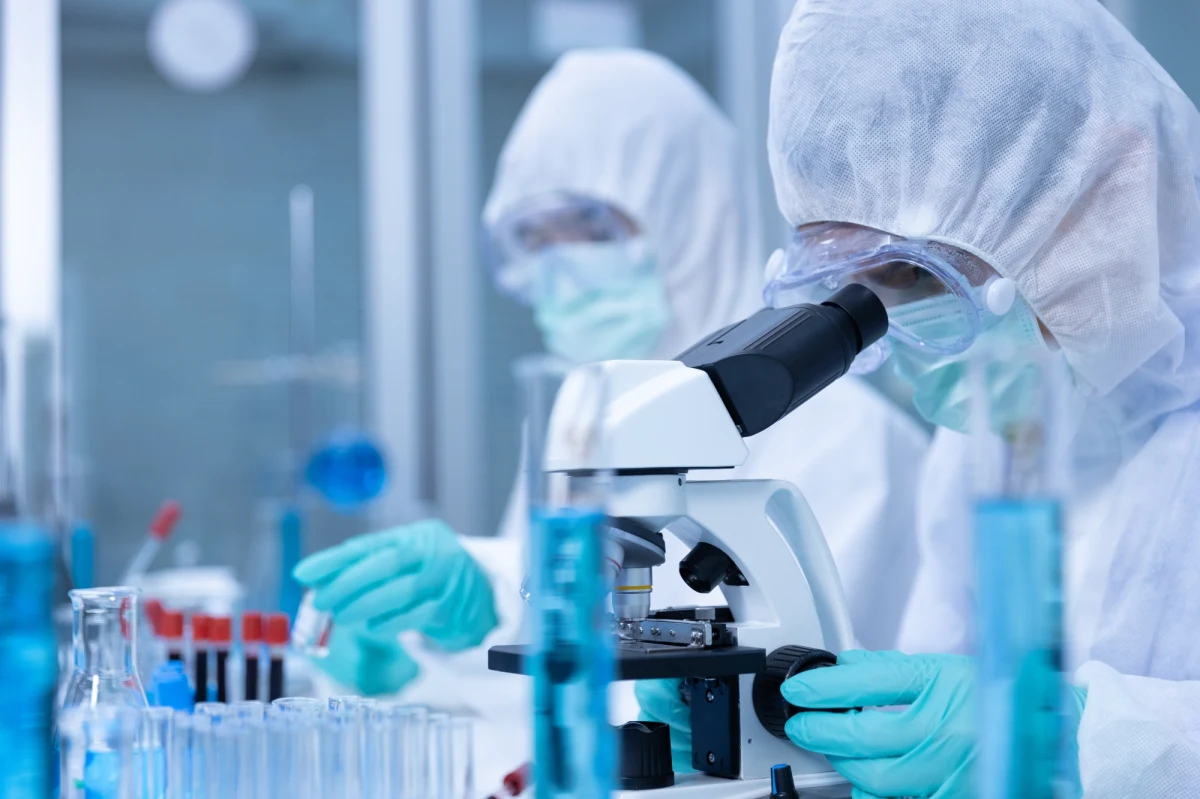 Preparat MesenCure izraelskiej firmy Bonus BioGroup zmniejsza śmiertelność pacjentów w ciężkim stanie z powodu infekcji Covid-19 nawet o 70 procent. Wykazała to druga faza testów klinicznych - informuje dziennik The Jerusalem Post.