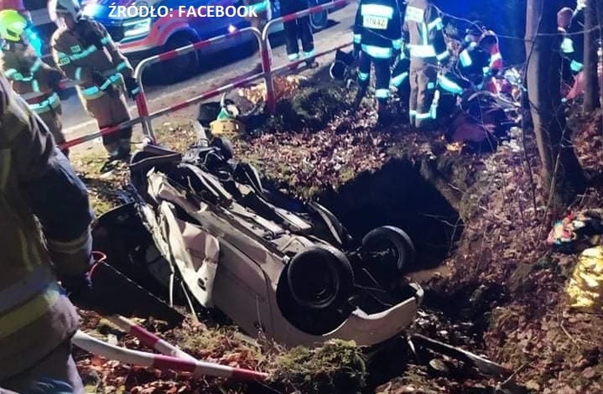 23-letnia kobieta oraz 28-letni mężczyzna zginęli we wczorajszym wypadku w Tylmanowej (Małopolska). Ranny został 2-letni chłopiec. Jak ustalono, 28-letni kierowca nie miał prawa jazdy. 