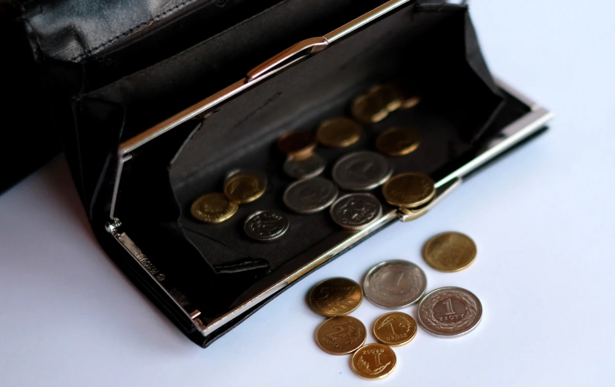 Tarcza antyinflacyjna zadziała automatycznie - dostawcy energii i prądu nie będą mogli manipulować czy oszukać nas na rządowych rozwiązaniach. Średnia miesięczna oszczędność wynikająca z zapisów tarczy wyniesie ok. 30 złotych.