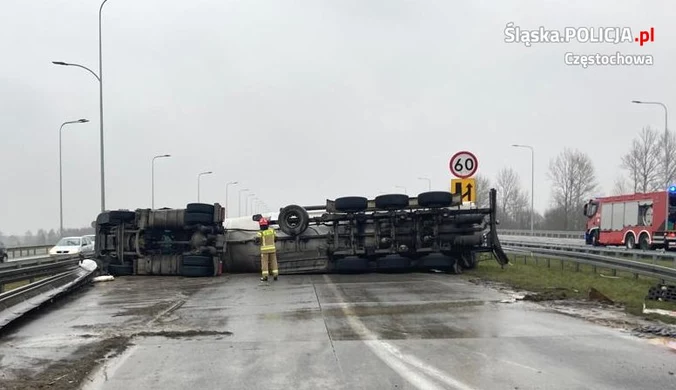 Mykanów: Przewrócona cysterna zablokowała autostradę na sześć godzin. Kierowca był pijany