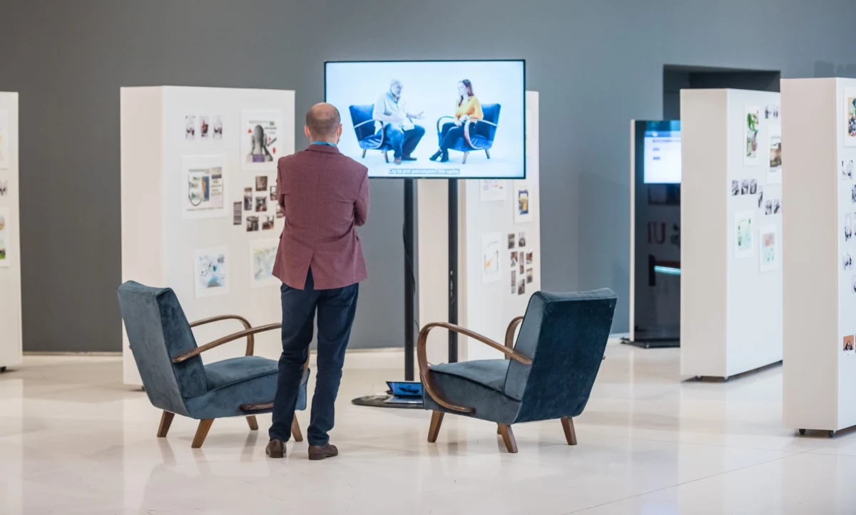 16 i 17 listopada w Centrum Kongresowym ICE w Krakowie odbyła się VI edycja Open Eyes Economy Summit - Międzynarodowego Kongresu Ekonomii Wartości, w której wzięło udział 1500 osób stacjonarnie oraz 3700 osób online, łącznie z 37 państw. Podczas tegorocznego szczytu skupiono się m.in. na tematach związanych z demokracją i demografią, ulokalnianiem i naturalizacją gospodarowania czy wielopokoleniową i wielokulturową różnorodnością w organizacjach. Tematem przewodnim kongresu było hasło odnoszące się do relacji międzypokoleniowych "Generacje: mają swoje racje". Jakie wnioski nasuwa VI edycja Open Eyes Economy Summit?