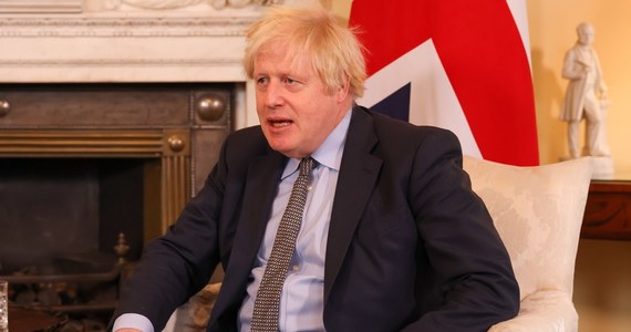 ​Boris Johnson zapewnił premiera Mateusza Morawieckiego, że Wielka Brytania będzie stać "ramię w ramię" z Polską przeciwko tym, którzy "próbowaliby sprowokować kryzys migracyjny" na jej granicach -  przekazały w piątek brytyjskie media po spotkaniu obu premierów.