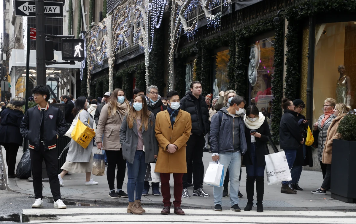 Gubernator stanu Nowy Jork Kathy Hochul ogłosiła w piątek wprowadzenie od 3 grudnia stanu wyjątkowego z obawy przed potencjalnym wzrostem zachrowań na Covid-19 w okresie zimowym. Niepokój budzi zwłaszcza niedawno zidentyfikowany nowy wariant koronawirusa Omikron.