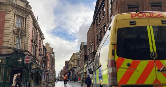 12-letnia Ava z Liverpoolu w Wielkiej Brytanii poszła zobaczyć, jak na miejskiej choince zapalne są światełka. Została zamordowana. W sprawie policja zatrzymała czterech nastolatków. 