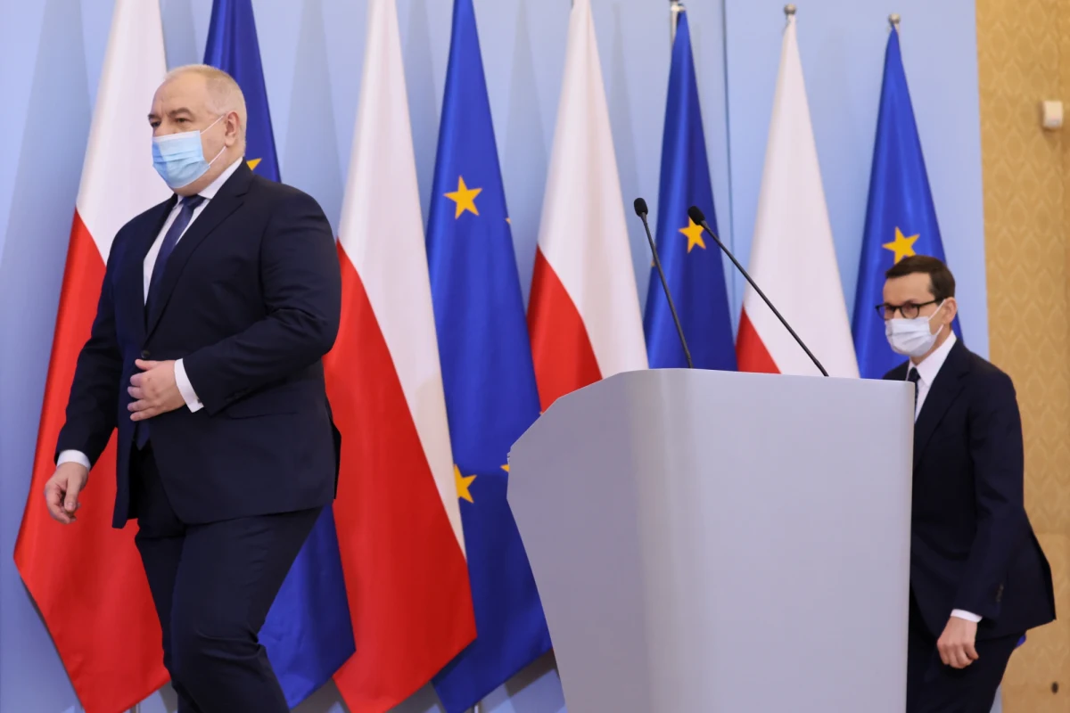 Minister aktywów państwowych Jacek Sasin w rozmowie w RMF FM odniósł się do afery mailowej. Potwierdził, że otrzymał wiadomość, w której premier Mateusz Morawiecki prosi go o wezwanie na rozmowę ambasadora Niemiec, w związku z niekorzystnymi dla rządu publikacjami w dzienniku "Fakt". 