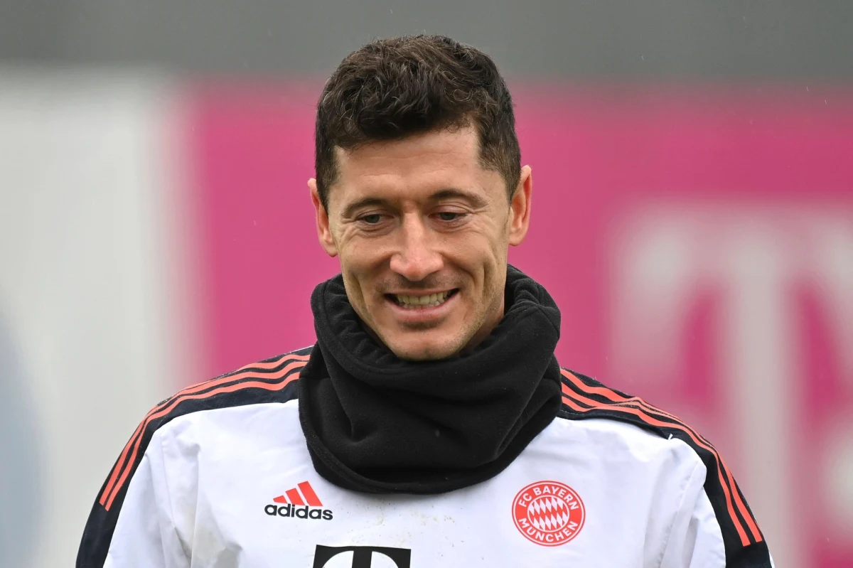 Robert Lewandowski będzie na podium w plebiscycie Złotej Piłki gazety France Football – przekazali dziennikarze "Bilda". Wszystko będzie jasne już w poniedziałek wieczorem.