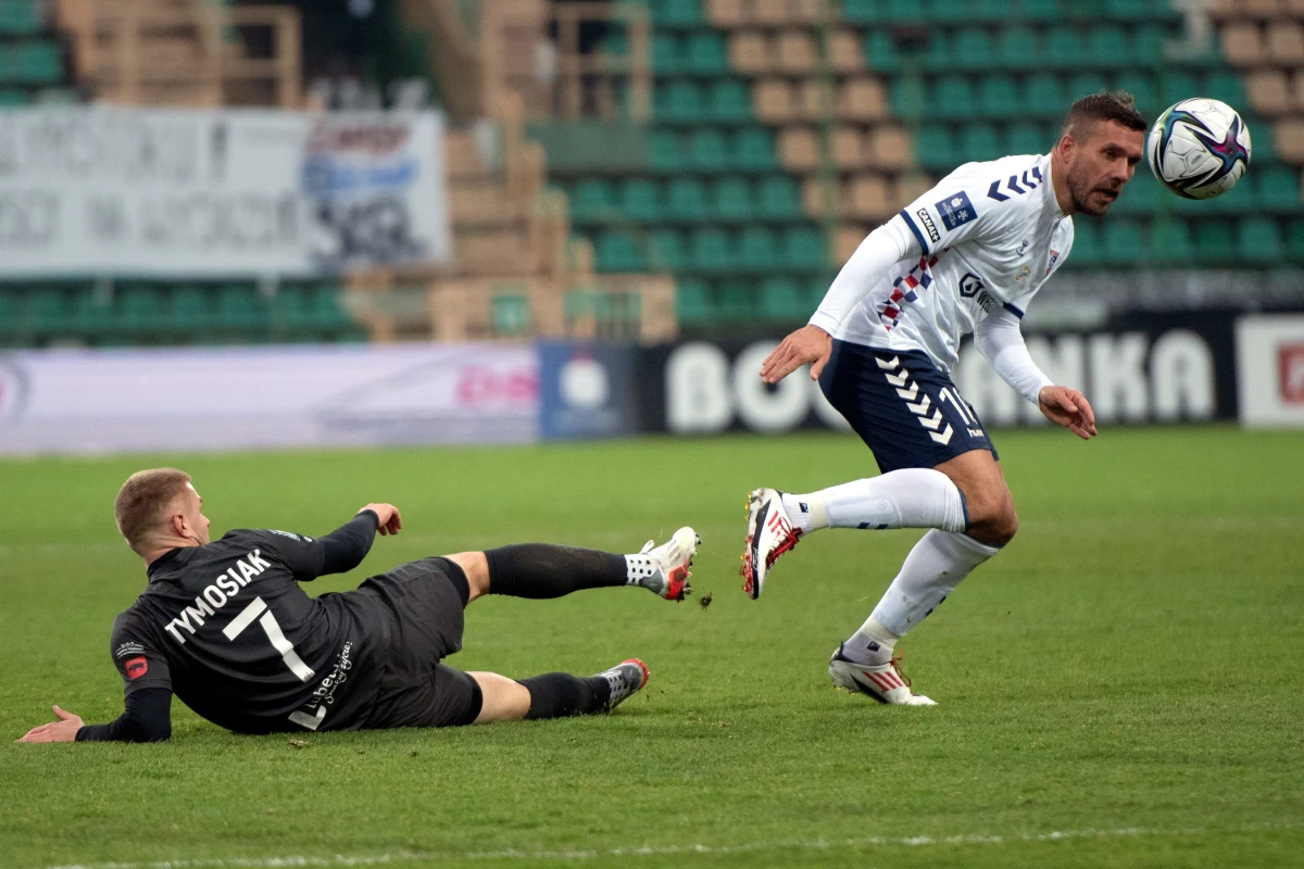 Górnik Zabrze pokonał Górnika Łęczna 2:1 (2:1). Była to 16. Kolejka PKO Ekstraklasy. Ozdobą meczu było fenomenalne trafienie Lukasa Podolskiego.