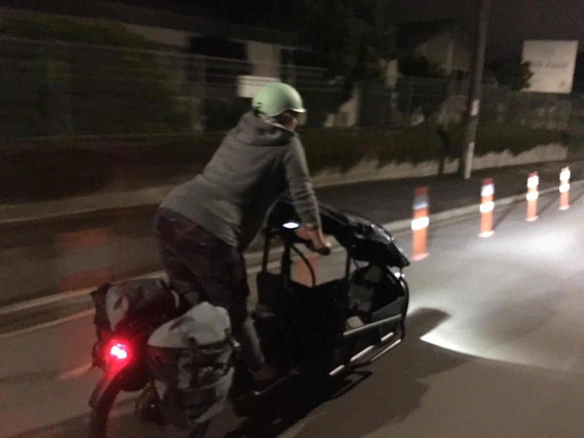 Nowozelandzka posłanka Julie Anne Genter w niedzielę nad ranem wsiadła na rower i pojechała do szpitala. Była już w trakcie porodu i godzinę później urodziła - informuje Reuters.