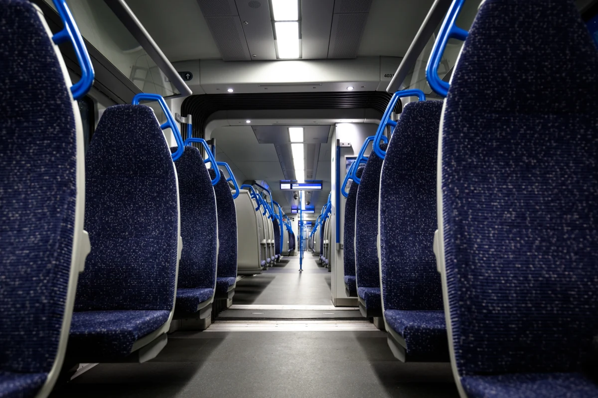 Sanepid poszukuje pasażerów pociągu jadącego z Warszawy do Częstochowy. Chodzi o zakażenie koronawirusem. Z tego samego powodu o kontakt proszeni są pasażerowie jednego z częstochowskich tramwajów.