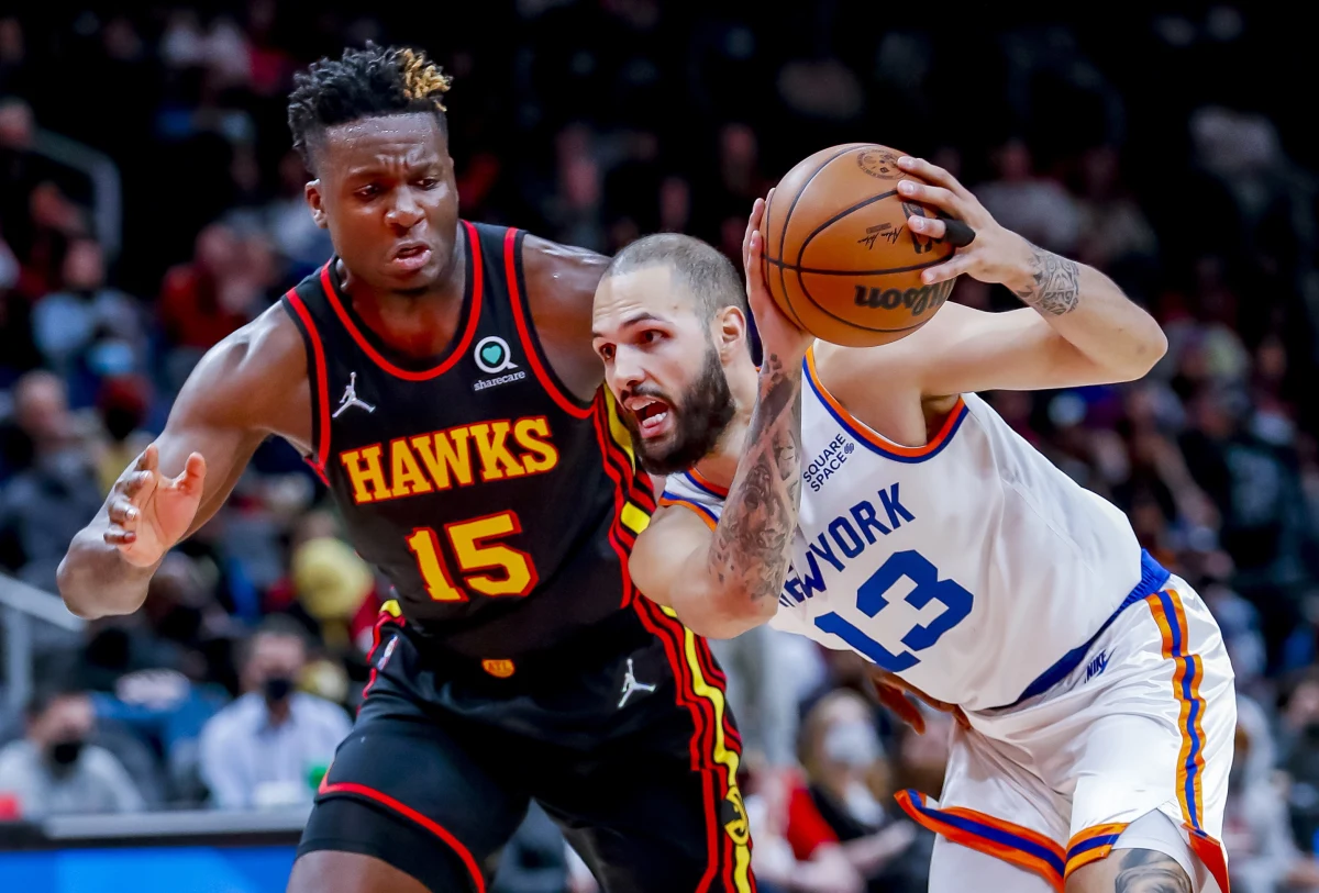 Koszykarze Phoenix Suns pokonali na wyjeździe Brooklyn Nets 113:107, odnosząc 16. z rzędu zwycięstwo w NBA. Inne nastroje w ekipie Philadelphia 76ers, która - mimo 42 punktów wracającego do gry Joela Embiida - przegrała po dwóch dogrywkach z Minnesota Timberwolves 120:121.