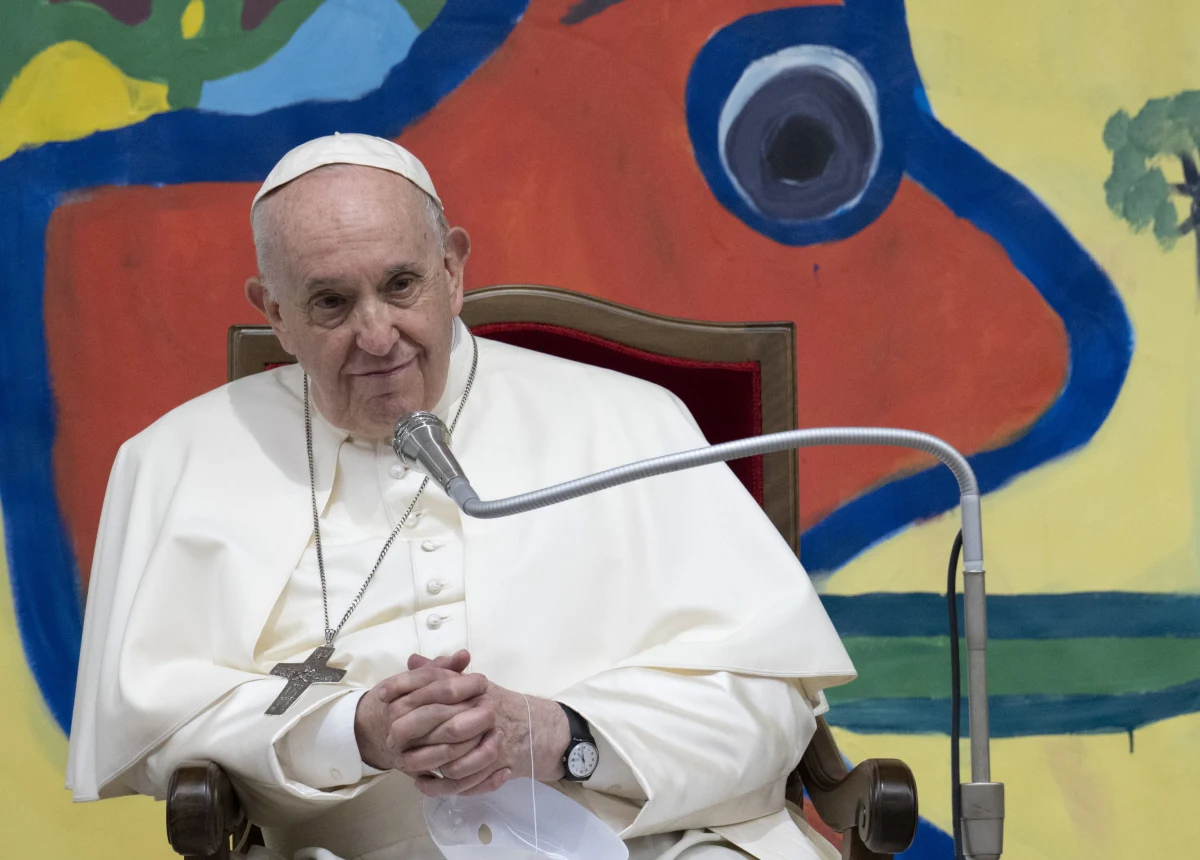 Papież Franciszek po raz pierwszy odniósł się do kryzysu migrantów na Białorusi. Wyraził ból z powodu śmierci ludzi na granicach i niepokój ich losem oraz wezwał do modlitwy za tych, którzy cierpią na świecie. Mówił o tym w niedzielę podczas spotkania na modlitwie Anioł Pański.