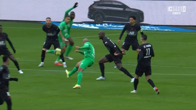 W pojedynku 15. kolejki francuskiej Ligue 1, który rozegrany został 28 listopada, drużyna AS-u Saint-Etienne przegrała z PSG 1-3 (1-1). Spotkanie odbyło się na Stade Geoffroy-Guichard w Saint-Ètiennem.

