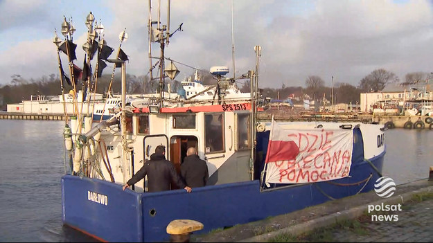 Rybacy zablokowali polskie porty. Protestowali przeciwko kolejnym unijnym zakazom połowów już nie tylko dorsza, ale i łososia. Zdesperowani właściciele małych kutrów żądają od rządu rekompensat, w przeciwnym razie - jak mówią - grozi im bankructwo. 