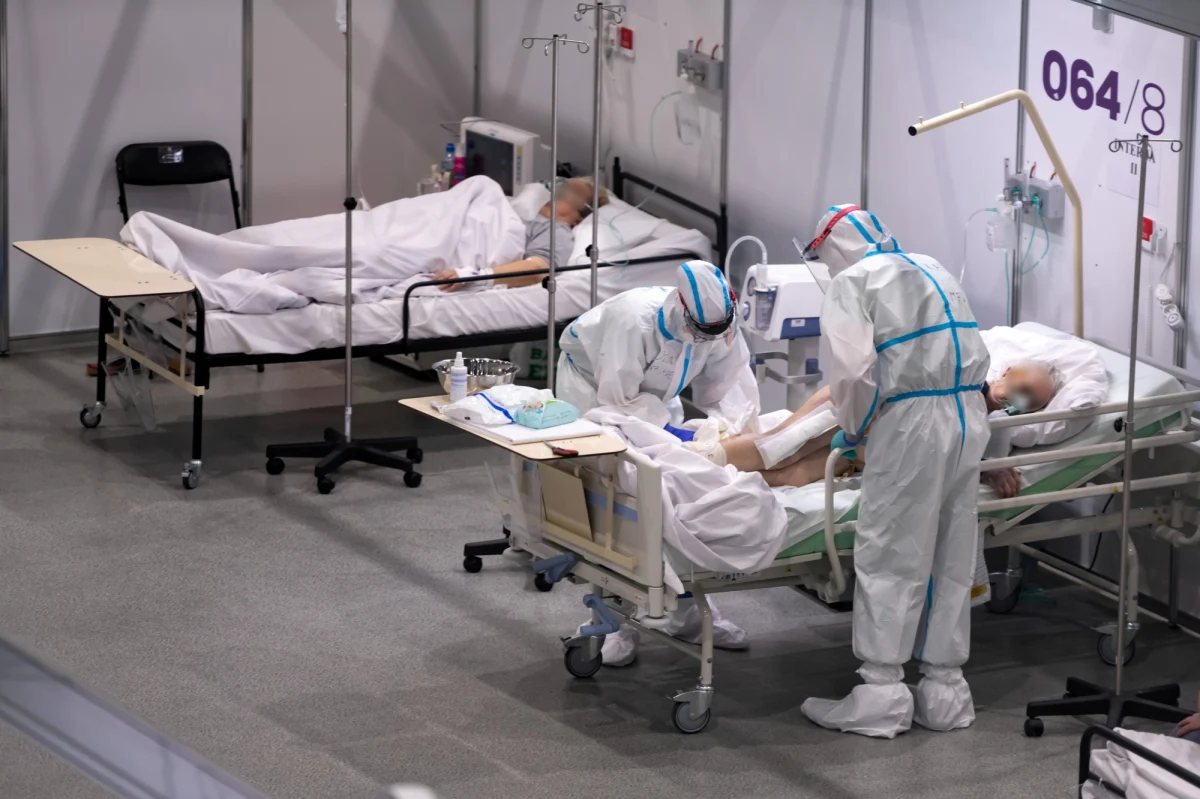 W Polsce stwierdzono 13 115 nowych zakażeń koronawirusem – podało Ministerstwo Zdrowia w poniedziałek. Zmarło kolejnych 18 osób z Covid-19.