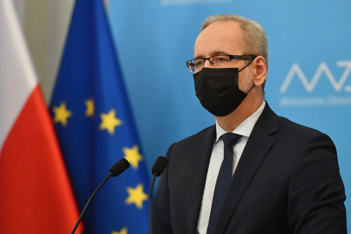 Zmiany w obostrzeniach zapowiedział minister zdrowia Adam Niedzielski po posiedzeniu sztabu kryzysowego. Zwołano go w związku z kolejnymi przypadkami nowego wariantu koronawirusa Omikron w Europie. Nowe restrykcje będą obowiązywały od 1 do 17 grudnia.