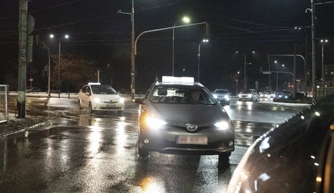 Warszawa: Kierowca Ubera pobił taksówkarza metalową rurką
