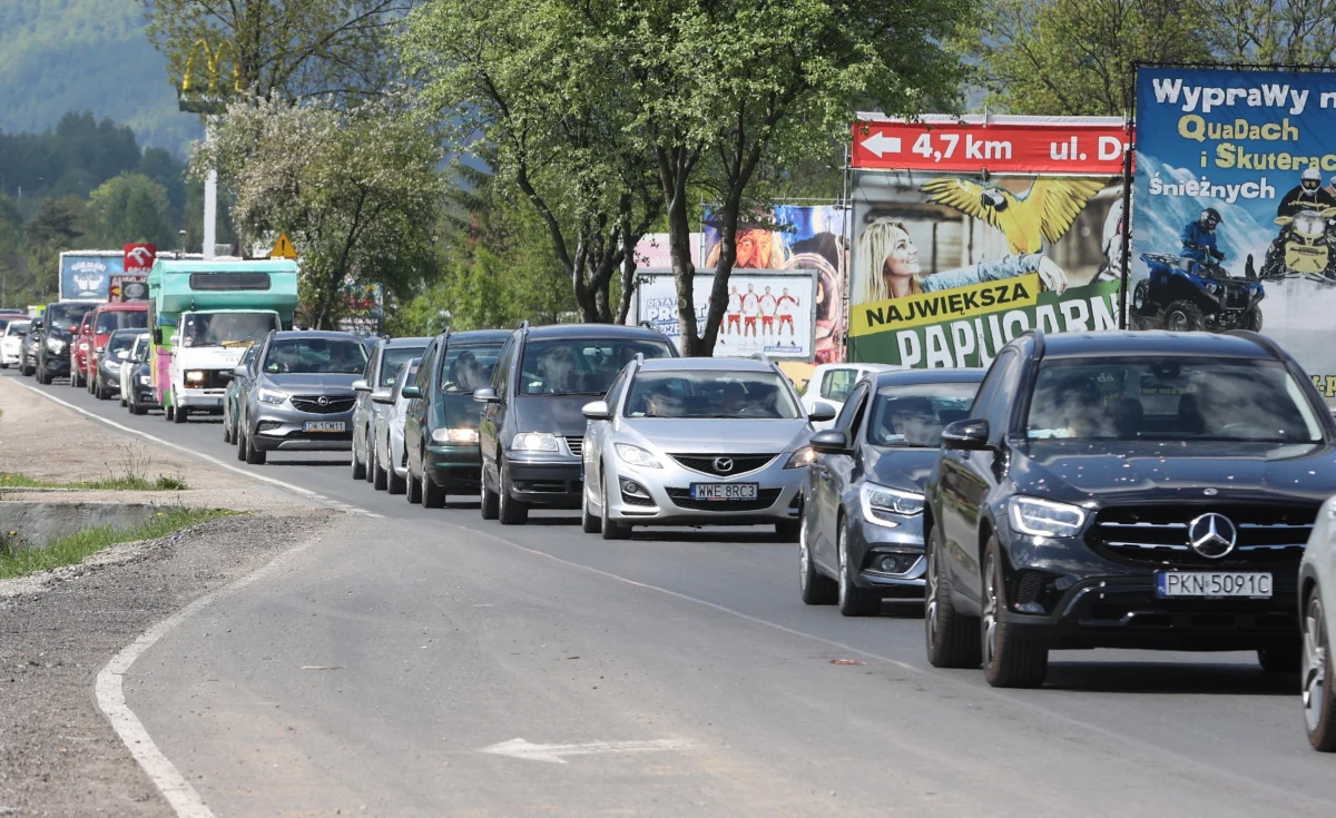 ​30 listopada 2021 r. po odbiorach oznakowania, wczesnym popołudniem, udostępniona zostanie dla ruchu jezdnia prawa S7 Lubień - Naprawa, w kierunku Zakopanego. Tym samym na jezdni lewej, w kierunku Krakowa, ruch odbywał się będzie także dwoma pasami - informuje rzecznik krakowskiego oddziału Generalnej Dyrekcji Dróg Krajowych i Autostrad Iwona Mikrut.